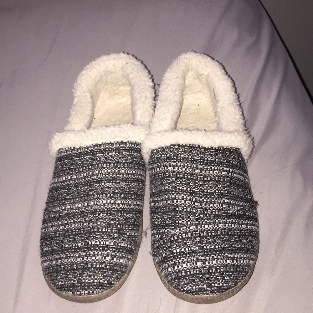 Toms slippers